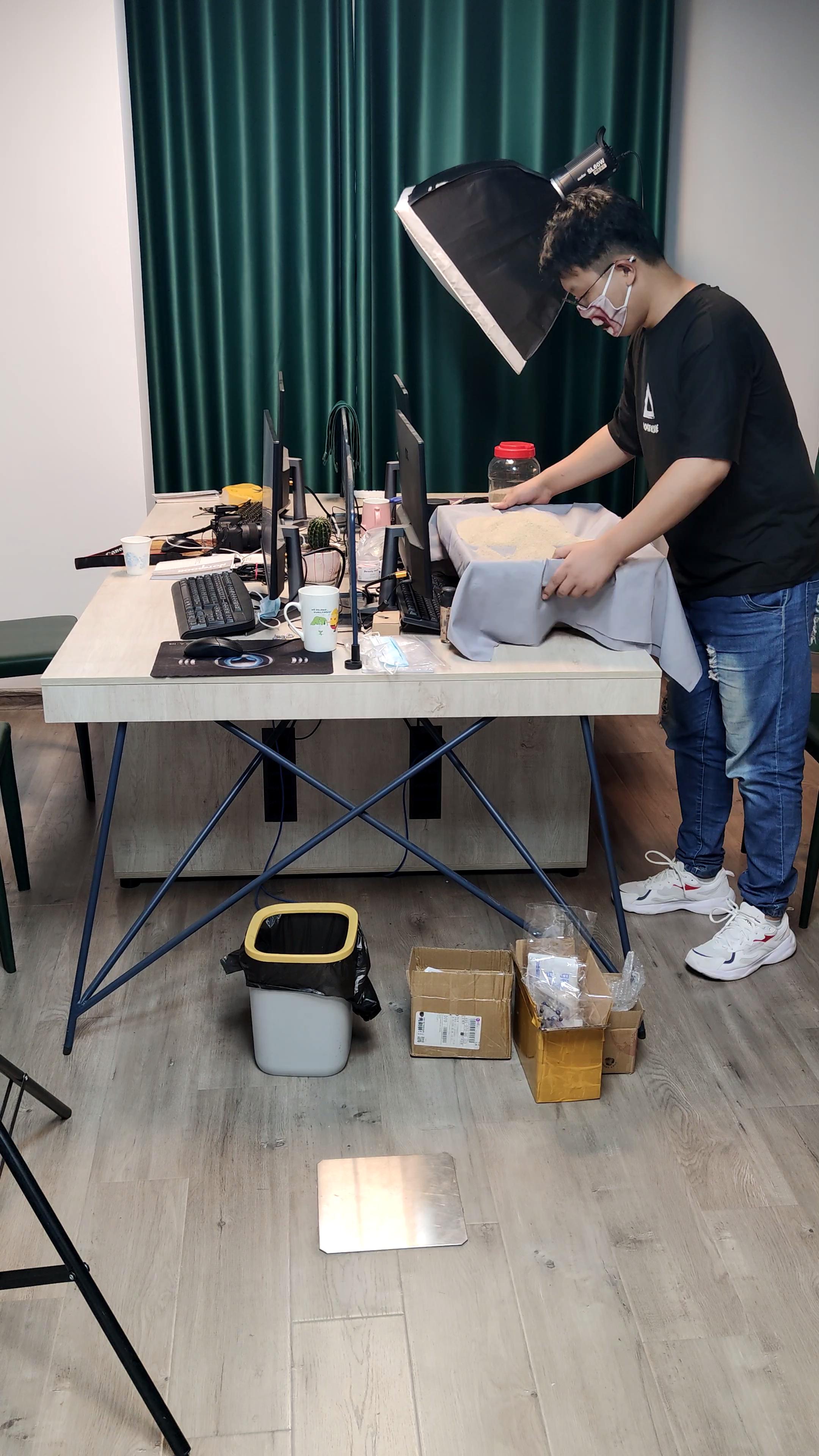 国外人为什么喜欢戴夸张戒指,外国明星都喜欢骷髅戒指