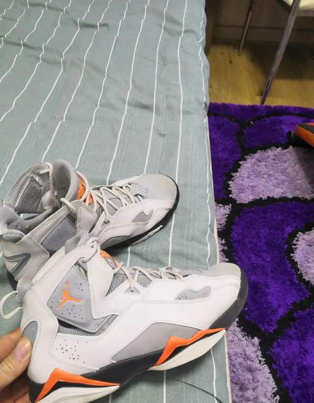 1688鞋子穿了1个月能退吗,1688块钱的鞋