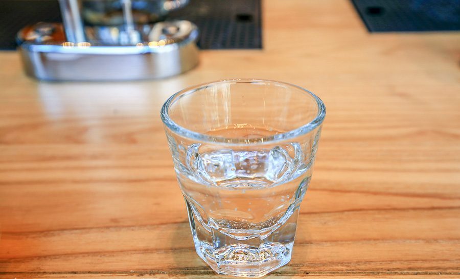 东京｜堪比艺术馆的星巴克臻选®烘培工坊樱花海中品满分咖啡