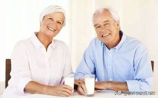 健康科普中老年要不要每天喝牛奶 (老年人怎样喝牛奶科学)