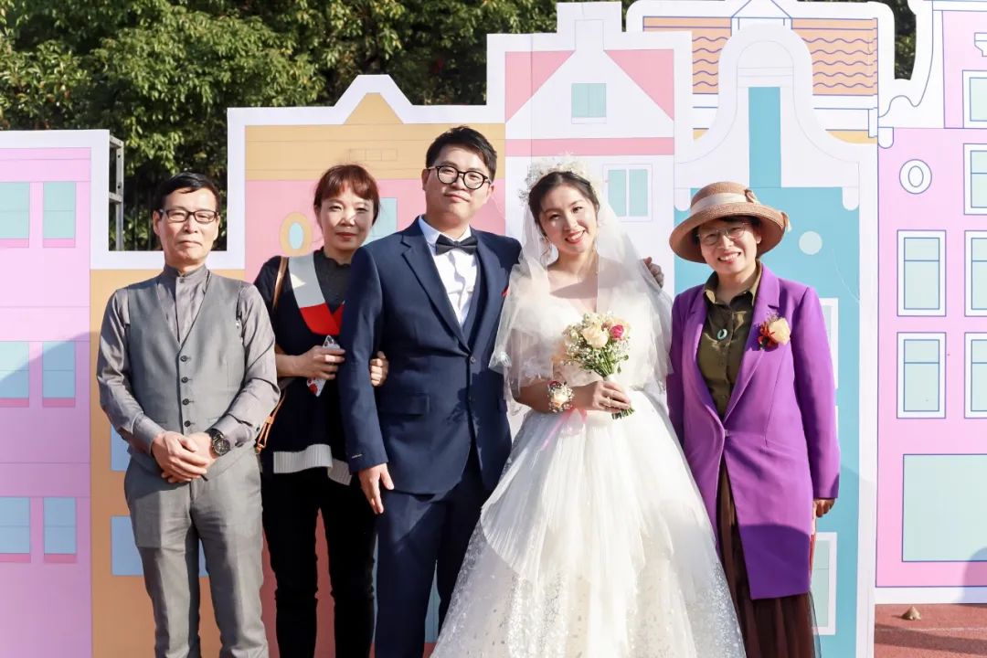 李兰娟致敬院士视频,致敬李兰娟院士的诗朗诵