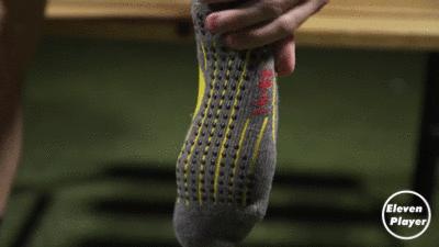 新买的足球鞋磨脚后跟有什么妙招,如何让足球鞋不磨脚