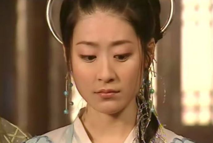 与周星驰签约8年只拍了2部戏,18岁就被周星驰看中