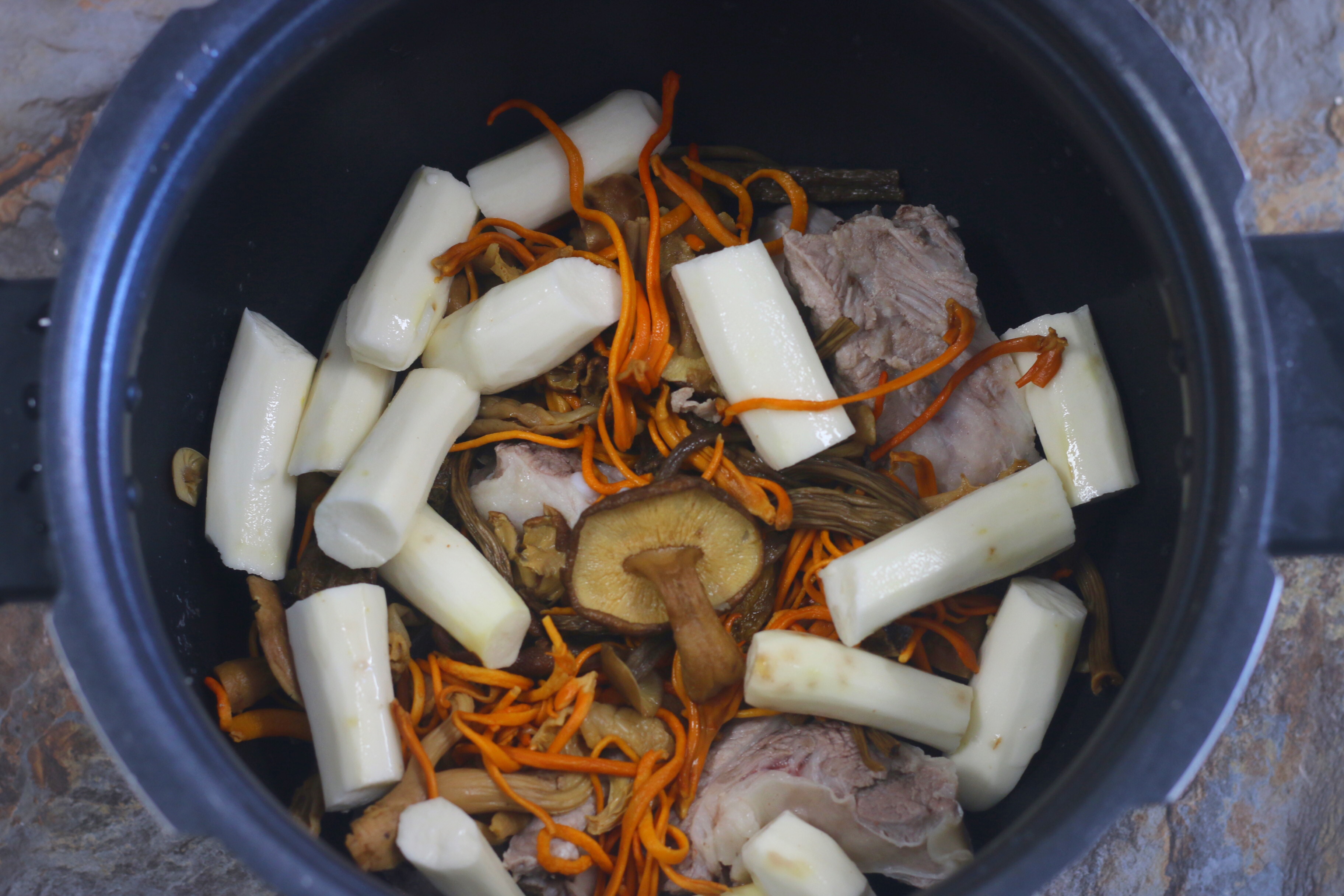 老火靓汤嘌呤高吗能喝吗,老火靓汤怎么减少嘌呤