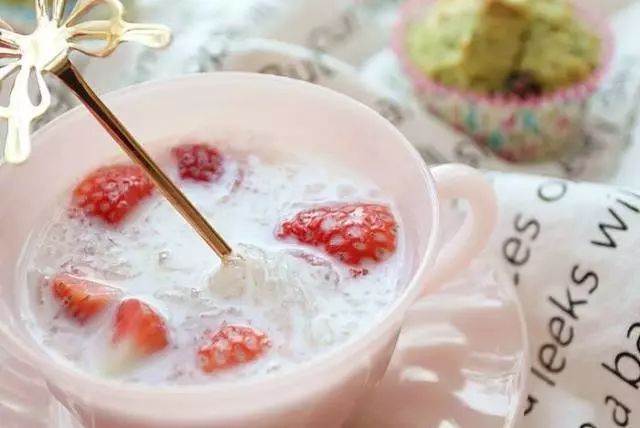 燕窝牛奶的做法与吃法,燕窝牛奶正确做法视频