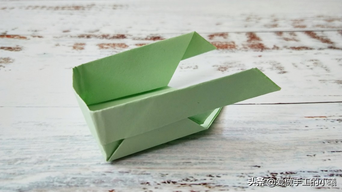 折扫帚簸箕的折纸步骤图,三角插折纸簸箕教程