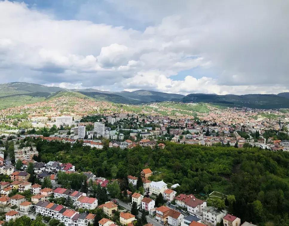 白本护照出境法国旅游免签吗,白本护照旅游去哪个国家比较好