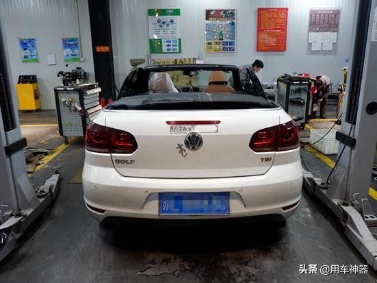 售价高达40万的敞篷高尔夫，棚顶居然被人放火了！