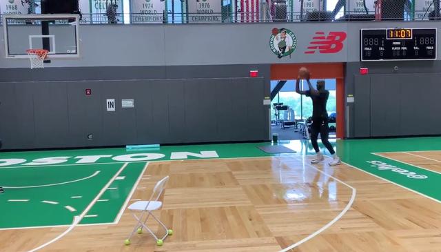 巅峰姚明vs奥尼尔巅峰时期集锦,姚明34分14板奥尼尔