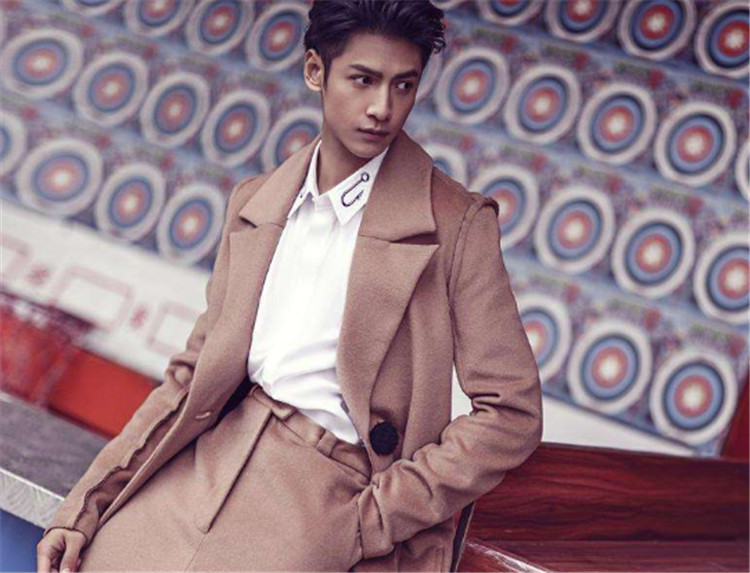 男小腰精,被称为小妖精的男星