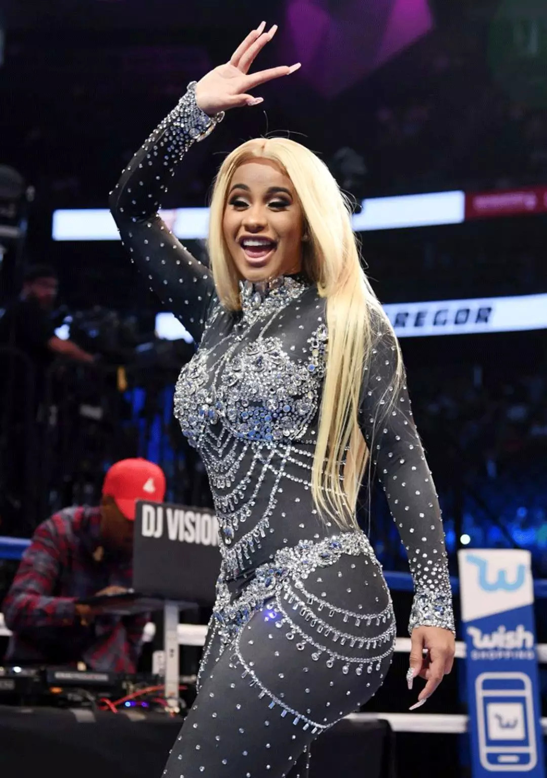 牛本山后继有人｜一个做过脱衣舞娘，唱得了Rap的小品演员CardiB