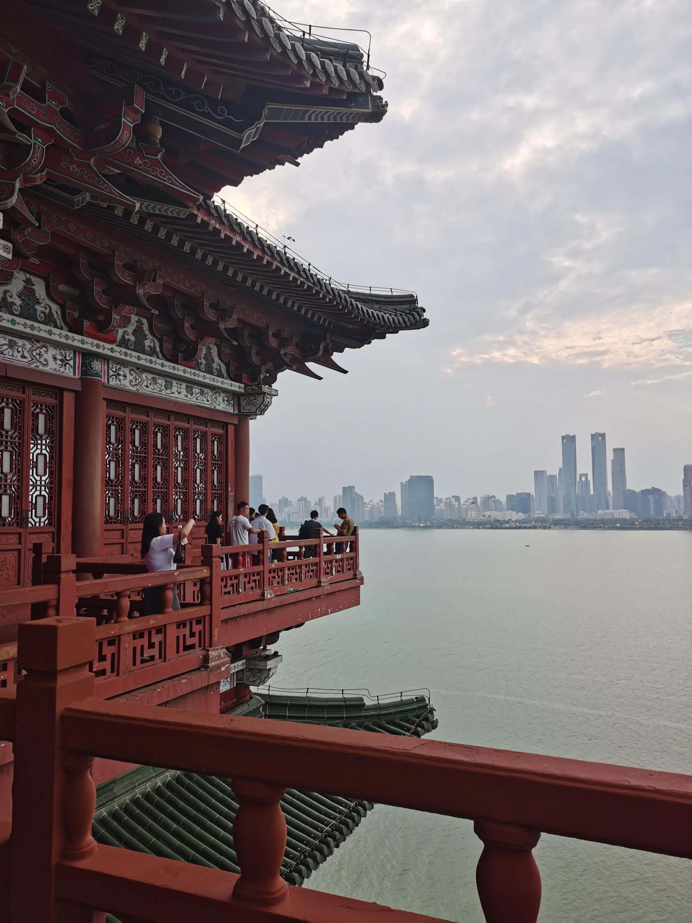 写一句关于祖国壮丽山河的诗,一首祖国河山壮美的诗