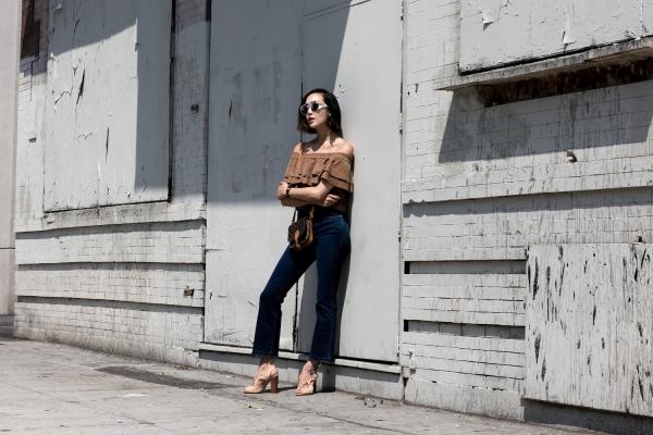 有弹力的牛仔裤会越穿越宽松吗,弹力牛仔裤宽松的好还是紧身的