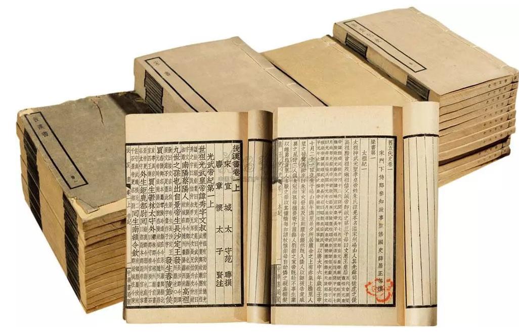 55年授衔，*伯承刘**为何能位列十大元帅第四？4大优势鲜有人及