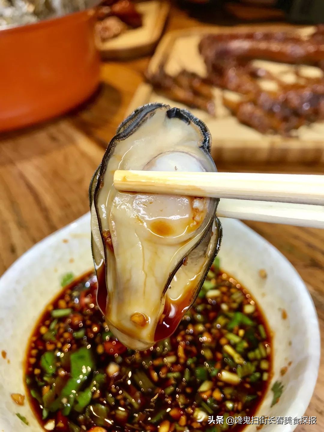 二道老厂区奇店。鹅的一切，全都炭火烤。烤鹅脖大锤抡