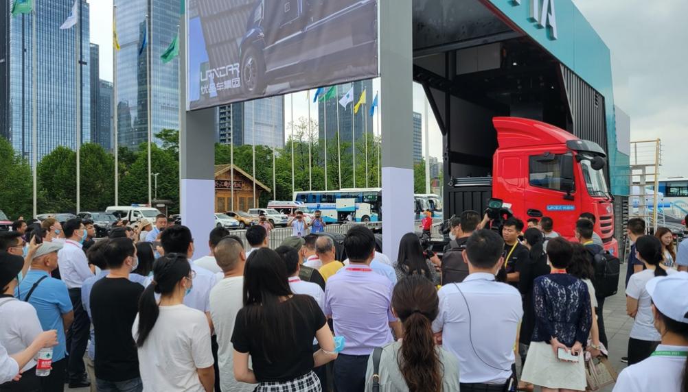 小优在现场：优品车在文明生态贵阳国际论坛发布智能换电站