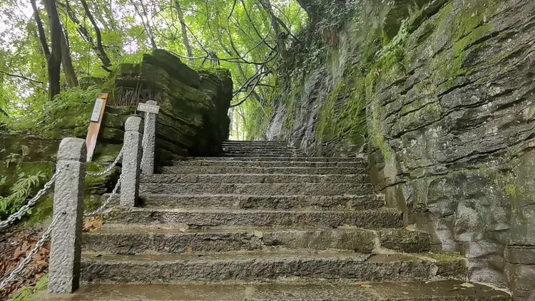 黔南第一山在什么地方,黔南第一山在哪里