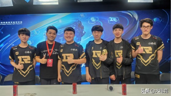 lol10周年明星表演赛王俊凯玩的谁,tfboys成员王俊凯抖音