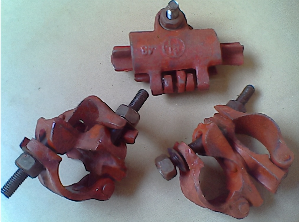 满堂脚手架搭设规范要求方案ppt版,大跨度满堂脚手架搭设施工方案