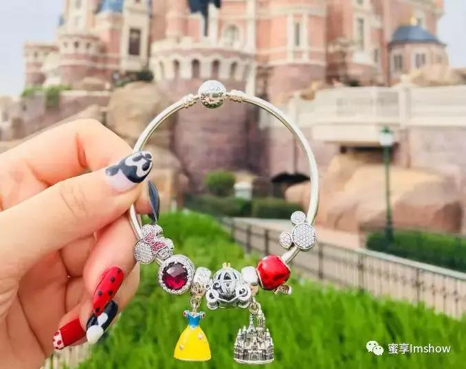 7种时尚又有品位的饰品搭配方法,百搭不过时的饰品有哪些