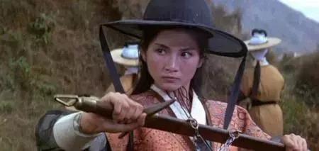 一首《十七岁》之于香港娱乐圈，就是半部《春秋》