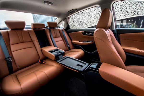 混动凌派开起来咋样？德系车车主试完后，表示很羡慕？