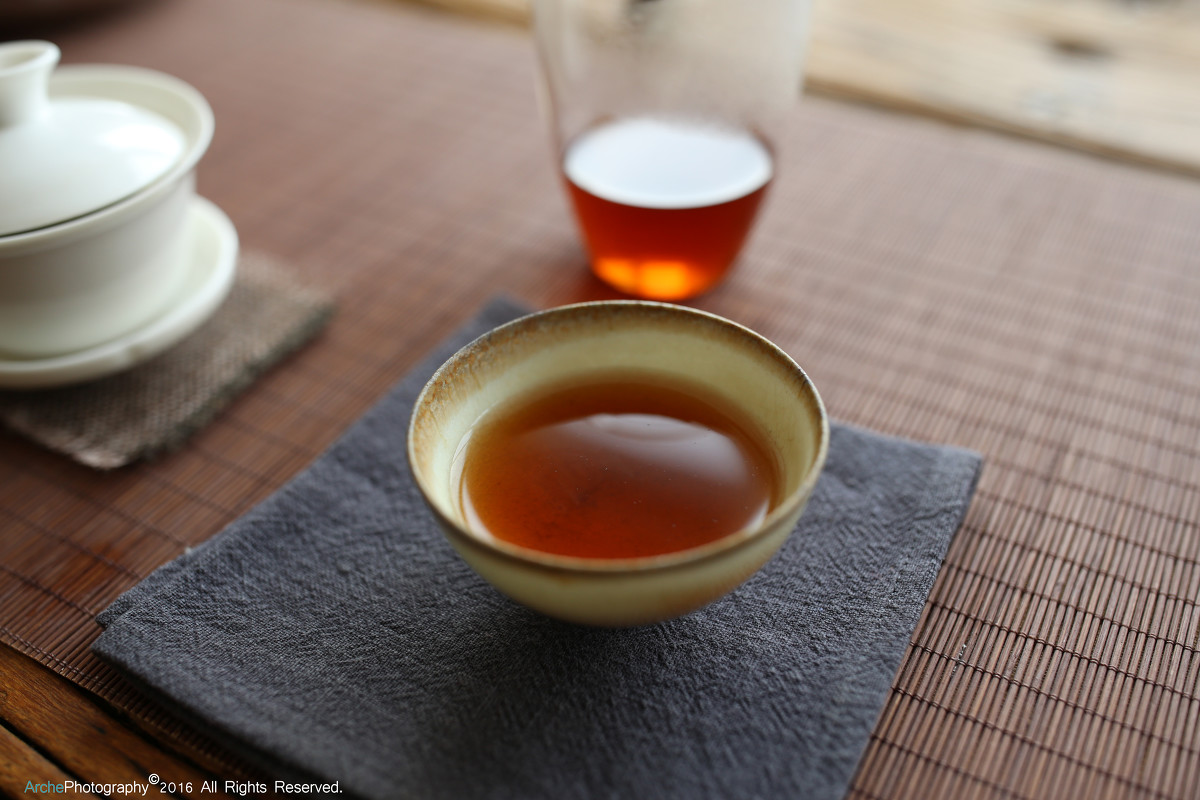 红茶为什么不能沸水冲奶,100度的开水泡红茶可以不