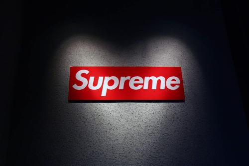 荣耀10青春版和supreme联名,supreme荣耀手机