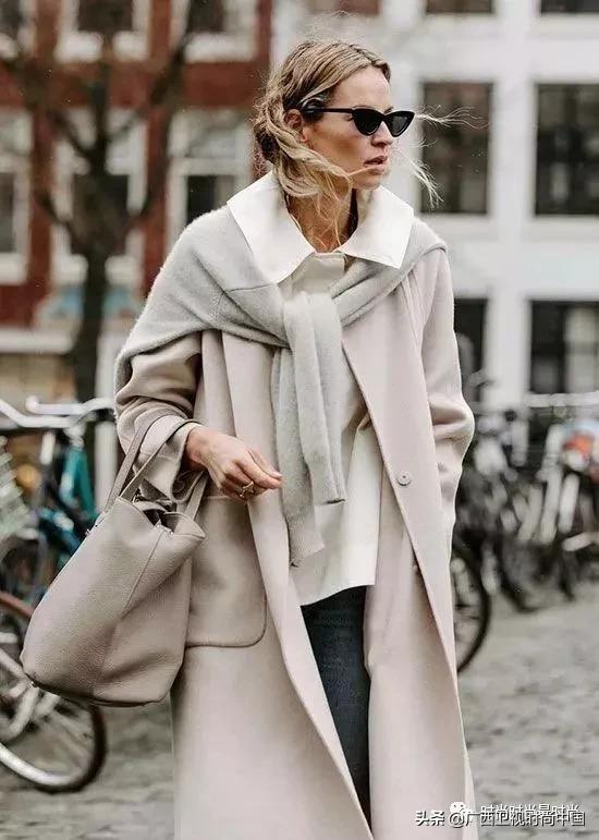 是时候让围巾来“盘活”你的整个衣柜了