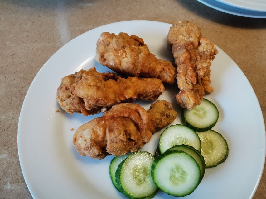 炸鸡腿怎么弄才能外焦里嫩,炸鸡腿如何避免里面没熟