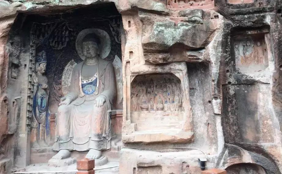 乐山大佛为何不属于石窟,乐山不止有大佛还有美食