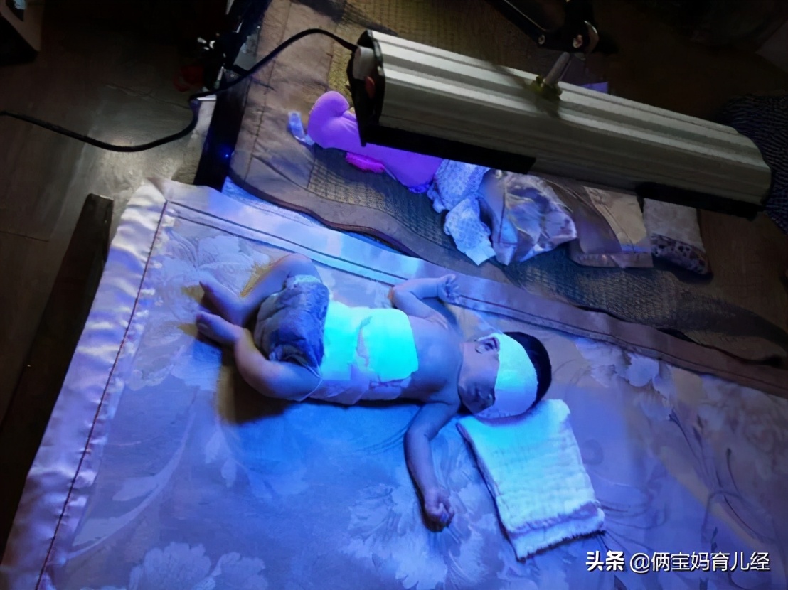 医院照蓝光孩子遭罪吗,小婴儿照蓝光有多可怜
