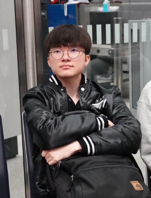 faker最新衣服,faker穿夹克