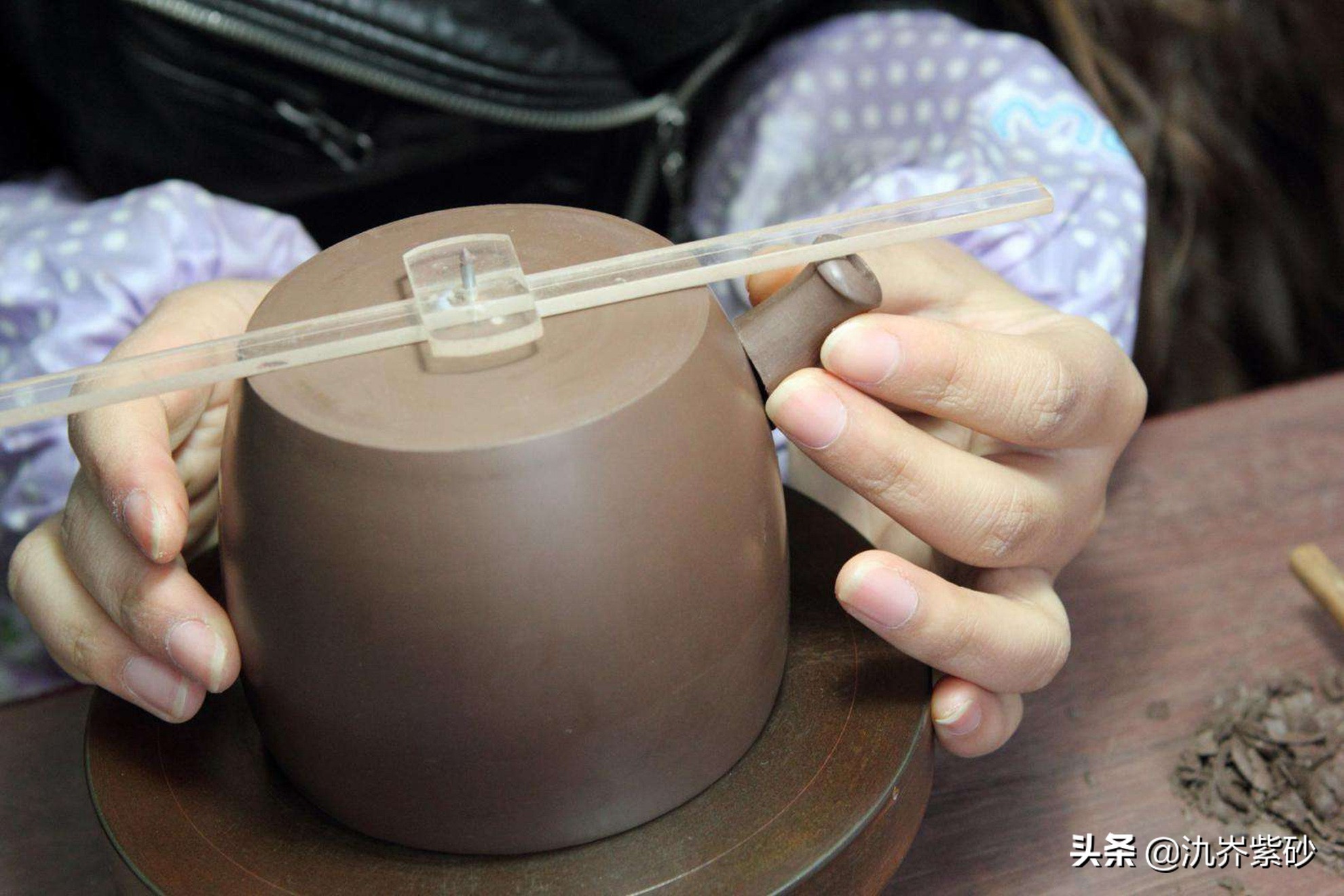 紫砂壶主要看泥料还是手工,紫砂壶行业分析