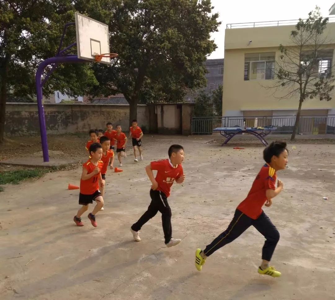 同时期内马尔和梅西,内马尔队和梅西队比赛