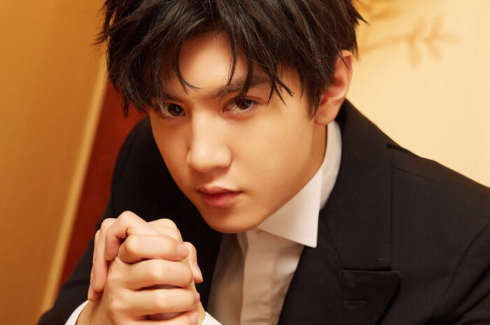 热度高涨的00后男星,全网热度最高男明星王一博