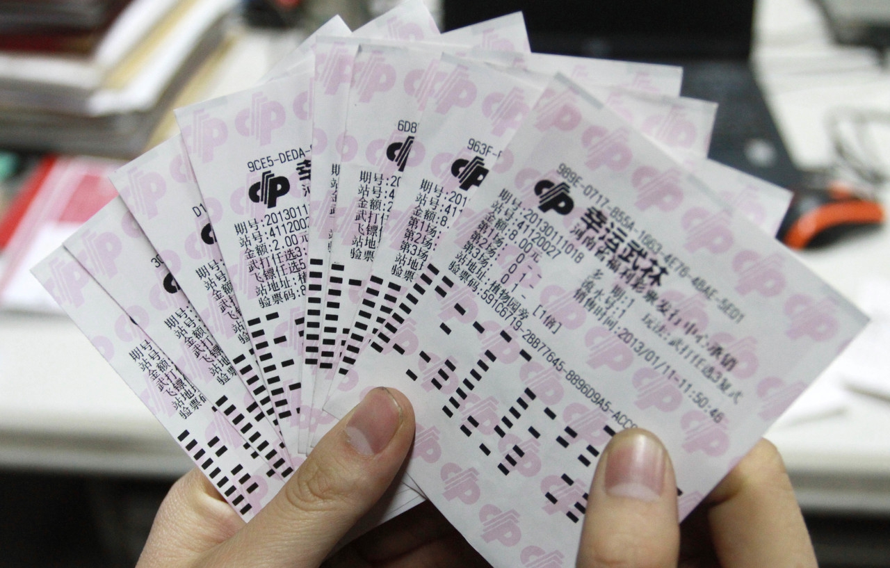 朋友一起买彩票中奖怎么办,代买彩票没给钱中奖了咋办