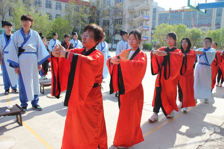 大港八中视频,大港男生十八岁成人仪式