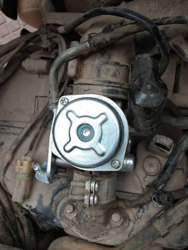 一辆小公主，顾客说前不久换了化油器，但速度和电动车差不多快