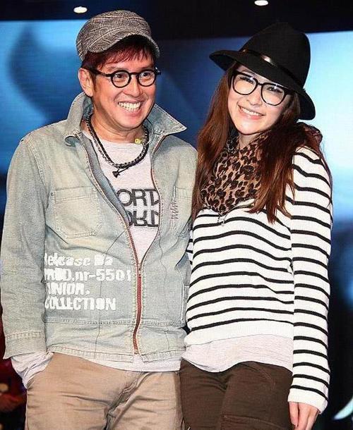 谭咏麟和他的妻子有儿子吗,谭咏麟的两位妻子及孩子