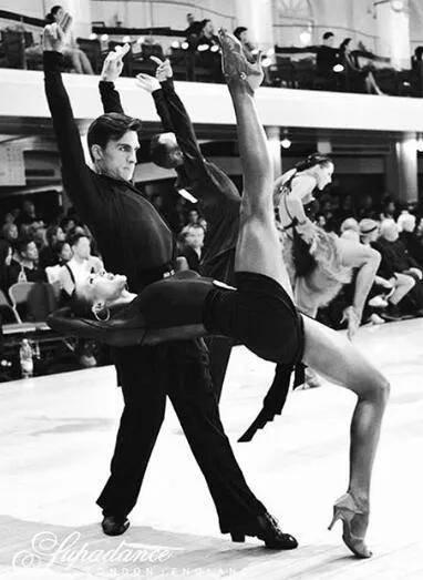 拉丁舞身体灵活性训练方法,拉丁舞中腰如何运用