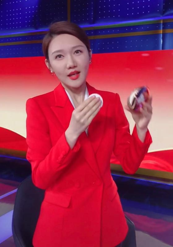 董卿评价龙洋主持春晚,龙洋接棒董卿主持春晚