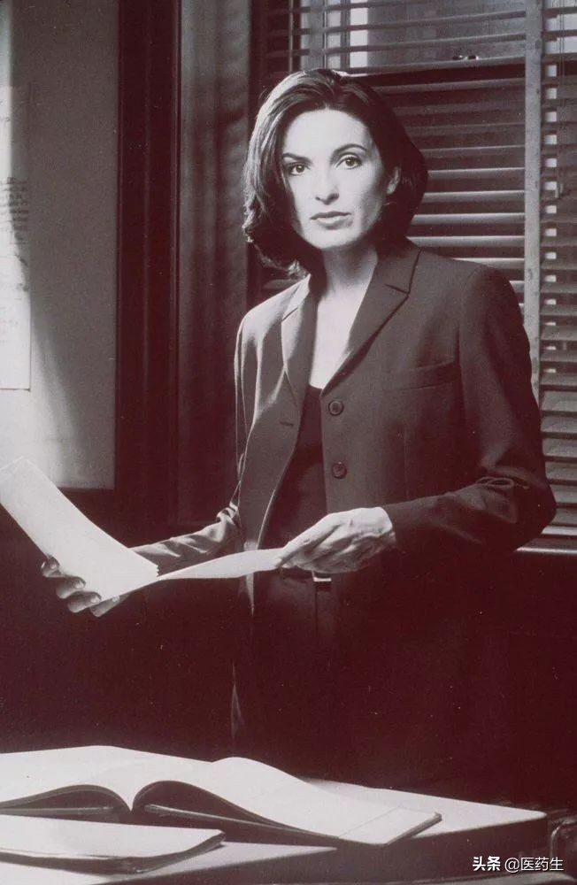 上天给予了你一个美丽的容颜,上天给了你容颜却又遭受了磨难