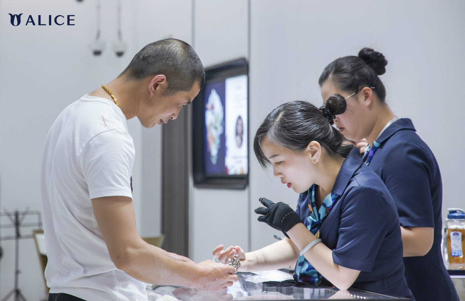 爱丽丝珠宝上海门店,爱丽丝珠宝开业