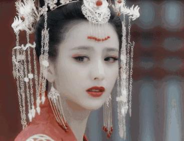 如果执着少女感、热衷话题度,佟丽娅的事业、口碑恐再难回到巅峰