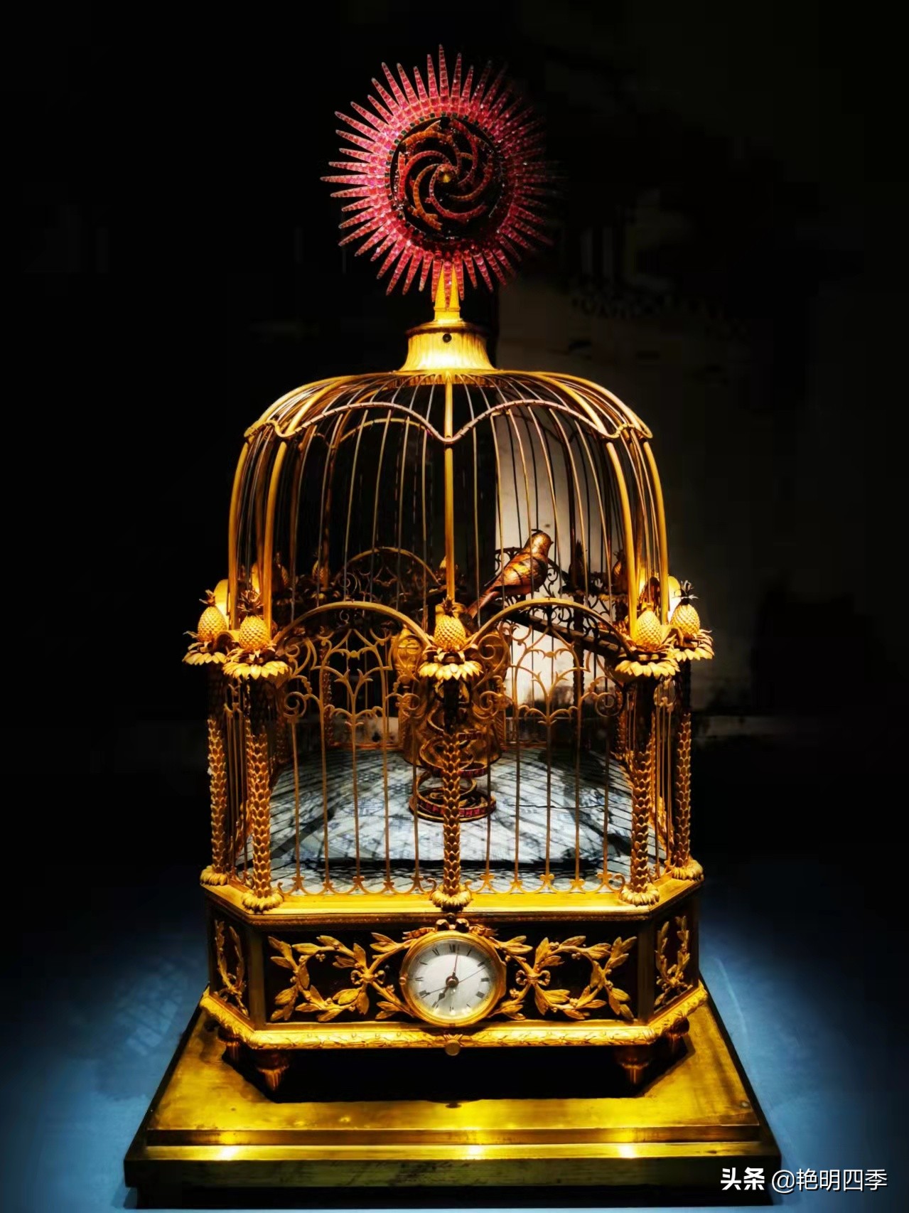 参观故宫的钟表图,展示一下故宫的各种钟表