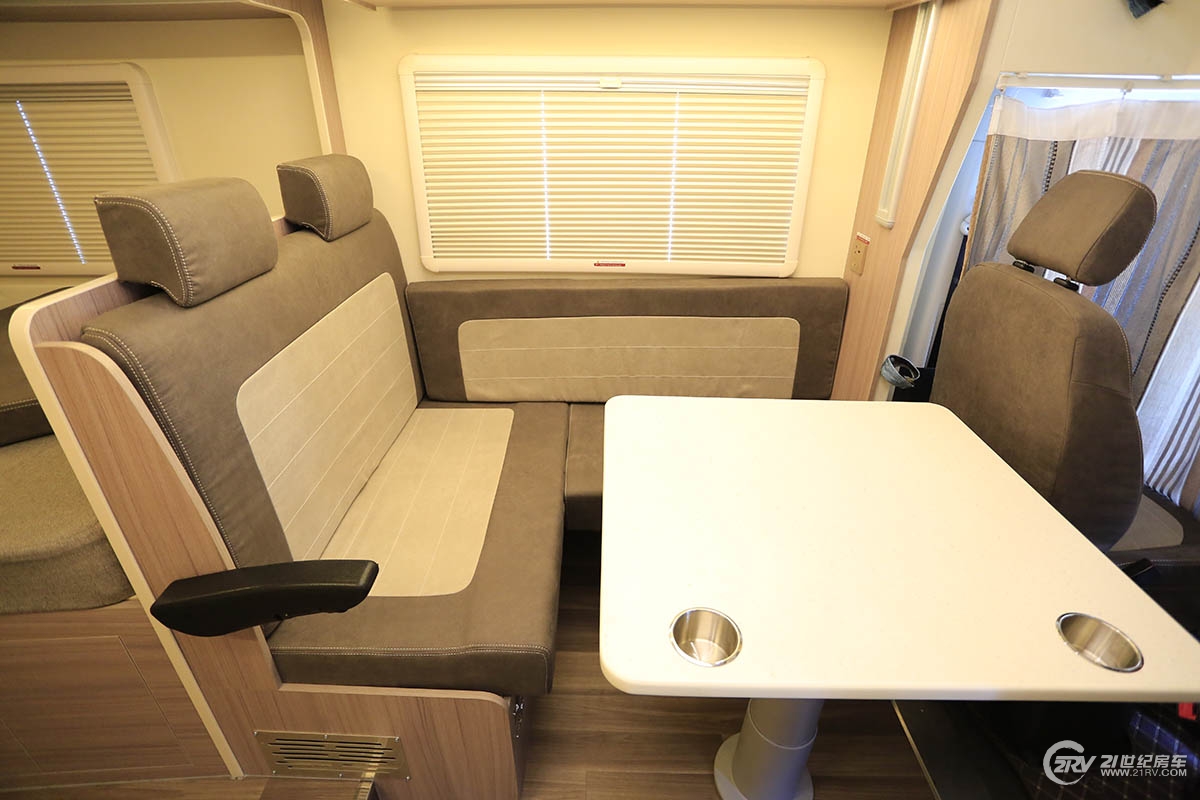 中天房车新季风畅游款,最新版的大通t型房车价格