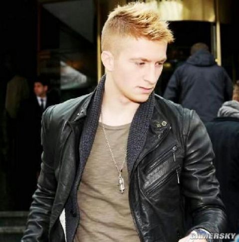 足球运动员西装帅气照片,帅气英俊的足球运动员