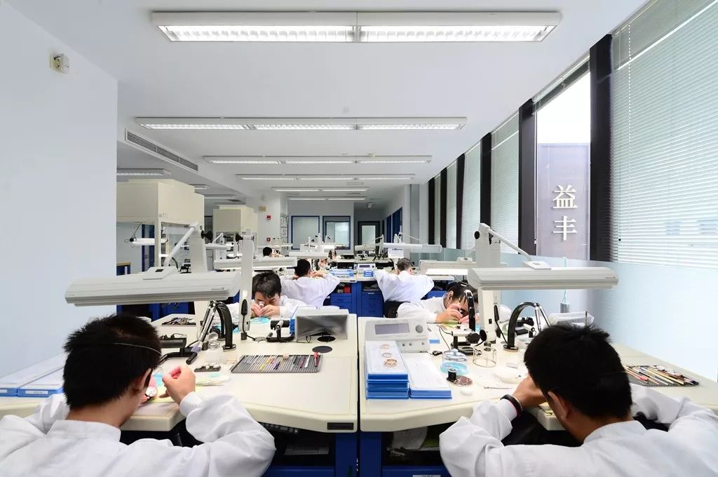 复杂功能腕表是不是容易出故障,腕表的维修问题