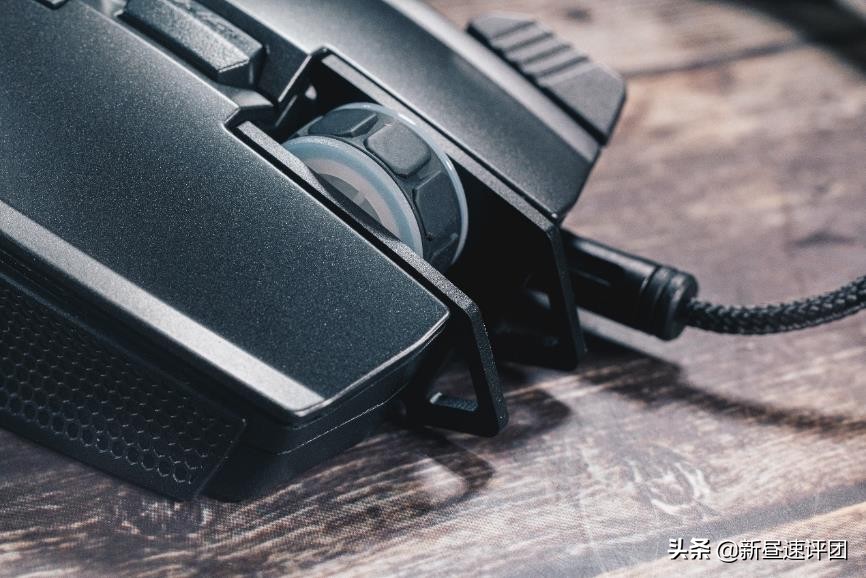 PMW3389加持，模块化设计鼠标骨伽700MEVO评测